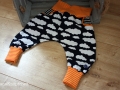 Babyhose fuer jungs vorn. janaknoepfchen naehblog. nähen für jungs