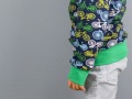 Seitliche Ansicht der selbstgenähten Collegejacke. JanaKnöpfchen - Nähen für Jungs