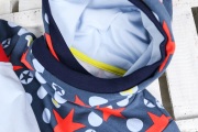 Detail der Versäuberung der Kapuze beim selbstgenähten Hoodie. JanaKnöpfchen - Nähen für Jungs