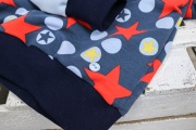 Detail des Bündchens am selbstgenähten Hoodies. JanaKnöpfchen - Nähen für Jungs