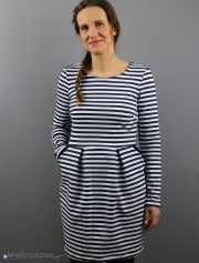 Selbstgenähtes Kleid Chloe mit Streifen. JanaKnöpfchen - Nähen für Jungs