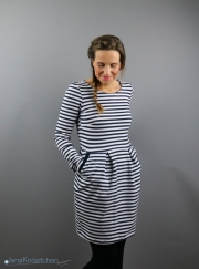 Sweatkleid Chloe gestreift für Frauen genäht. JanaKnöpfchen - Nähen für Jungs