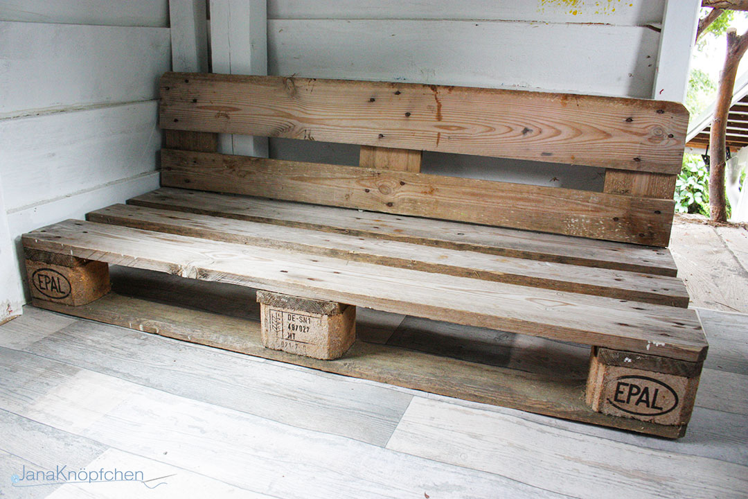 Selbstgebautes Sofa aus Paletten für das Baumhaus. JanaKnöpfchen - Nähen für Jungs