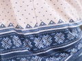 Detail der anderen Seitennaht des selbstgenähten Norwegerhoodies. JanaKnöpfchen - Nähen für Jungs