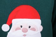Detail der Weihnachtsmannapplikation mit schattierter Mütze. JanaKnöpfchen - Nähen für Jungs