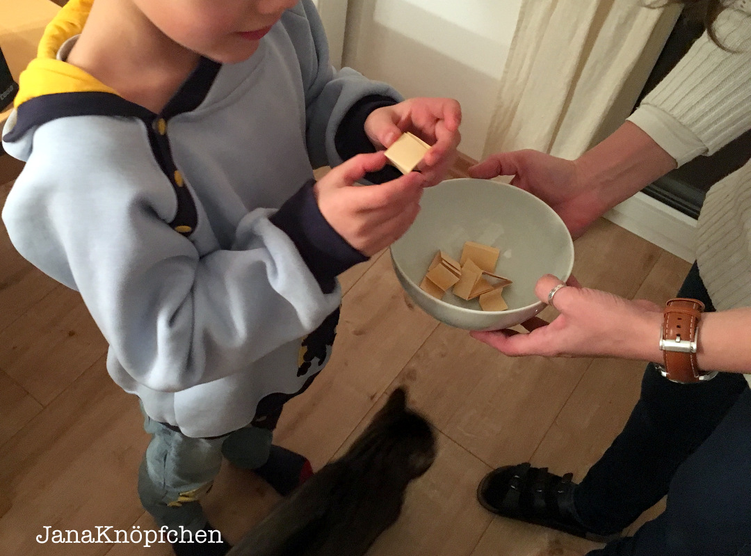 MinionApplikationsset Gewinnerlos in der Hand. JanaKnöpfchen - Nähen für Jungs