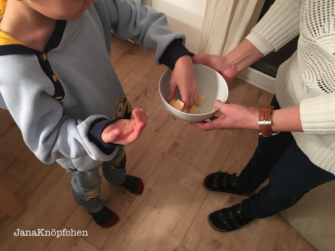 Wühlen in den Losen für Minion Applikation. JanaKnöpfchen Nähen für Jungs