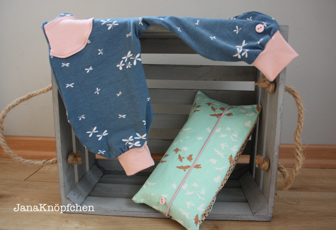Babygeschenk für Mädchen - ein Wickelutensilo und ein Babyhose zur Geburt. JanaKnöpfchen - Nähen für Jungs