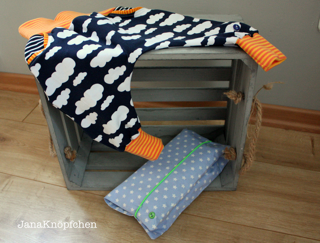 Babyhose und Wickelutensilo für einen Jungen als Geschenk zur Geburt. JanaKnöpfchen Nähblog. Nähen für Jungs