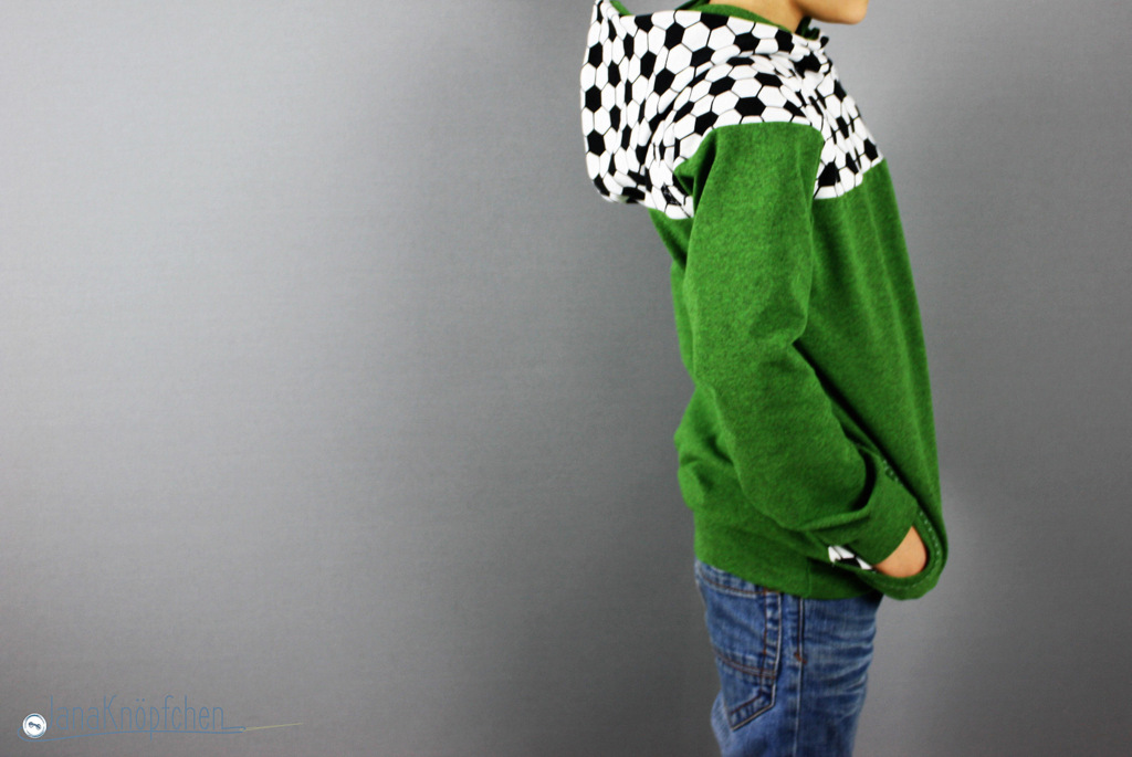 fussballhoodie-für-jungs-nähen-taschen-janaknöpfchen. nähblog - nähen für jungs