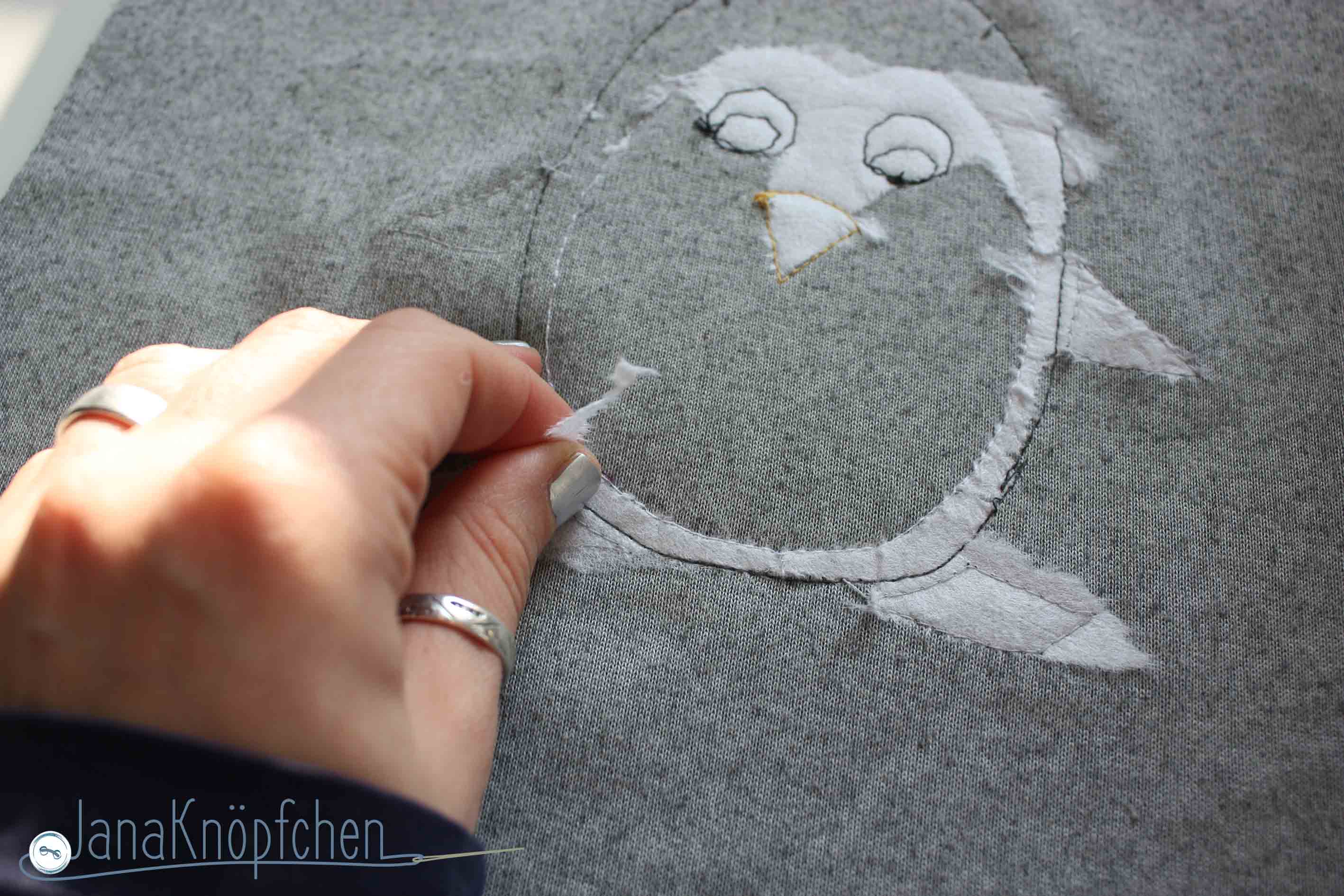 Applikation aufnähen. Tutorial Stickvlies entfernen. JanaKnöpfchen - Nähen für Jungs. Nähblog