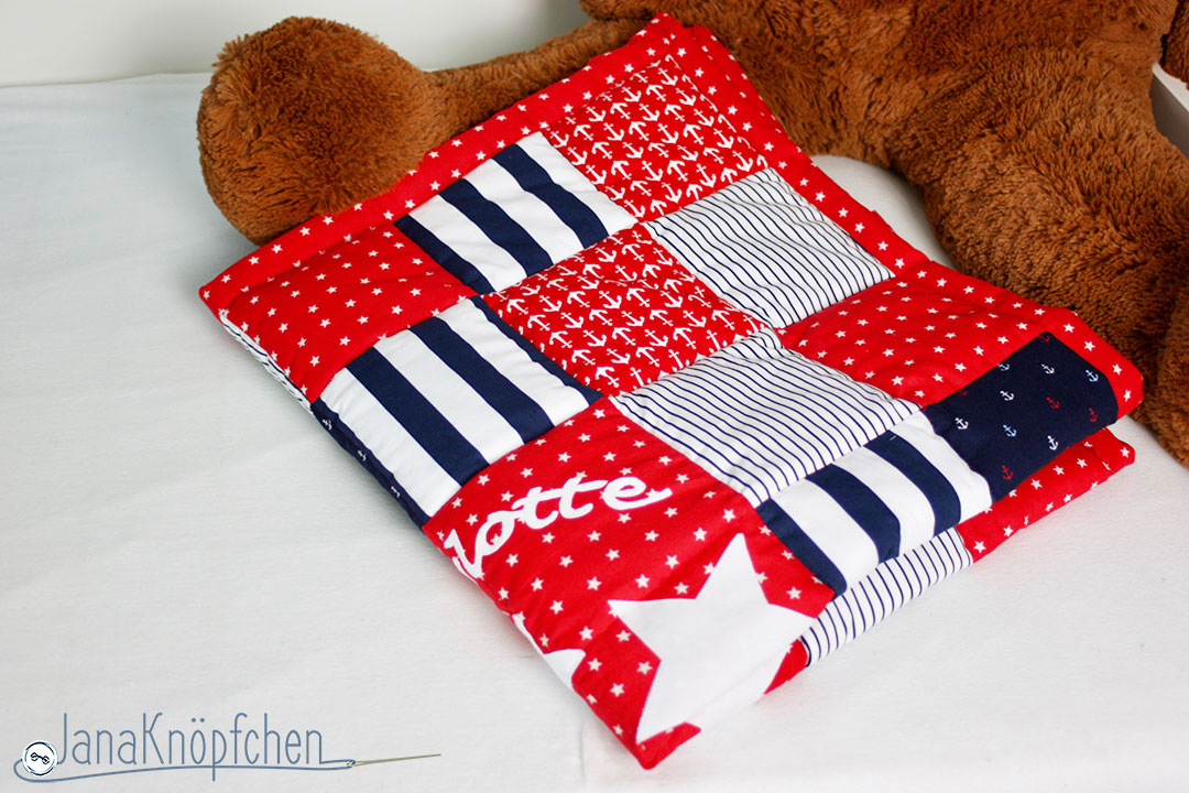 Geschenk zur Geburt: eine Patchworkdecke mit Namen - Applikation. JanaKnöpfchen. Nähen für Jungs