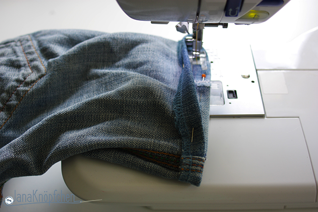 Tutorial aus langer Jeans eine kurze Jeans nähen. Nähmaschine. JanaKnöpfchen - Nähen für Jungs. Nähblog