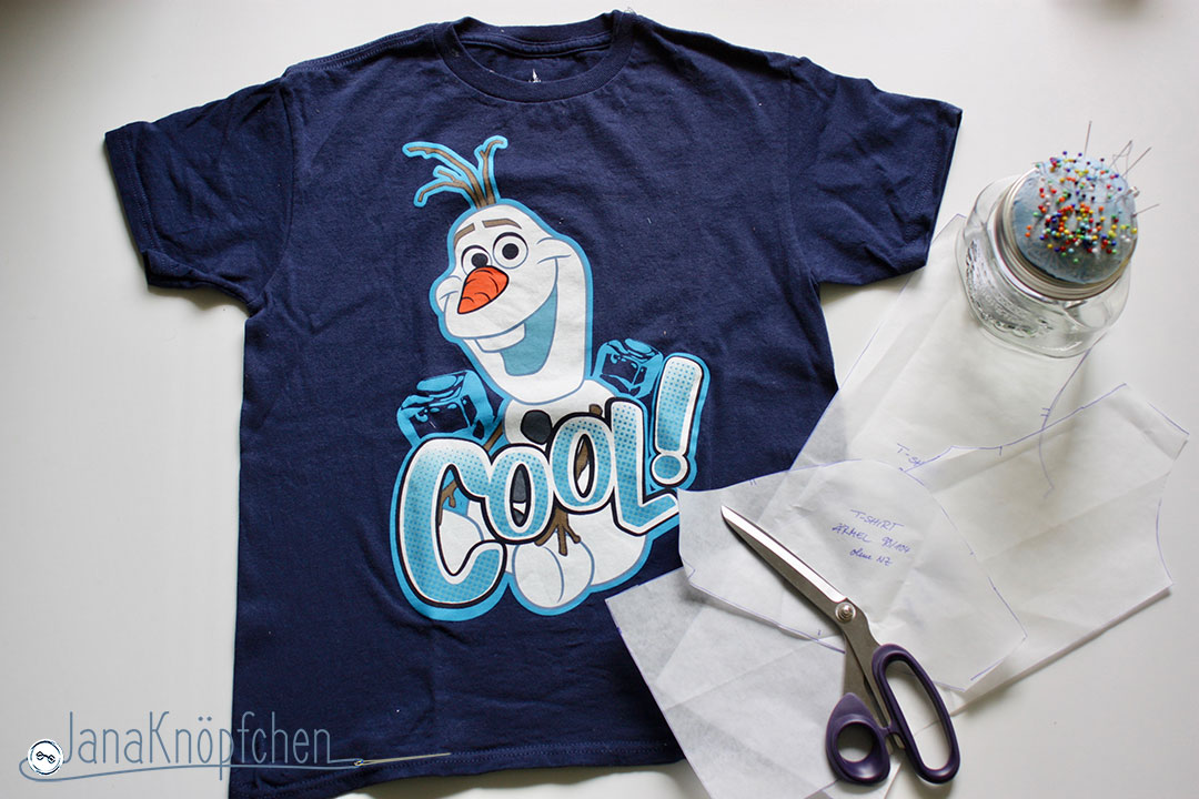Blogpost Tutorial aus großem T-shirt ein kleines T-Shirt nähen. JanaKnöpfchen Nähen für Jungs