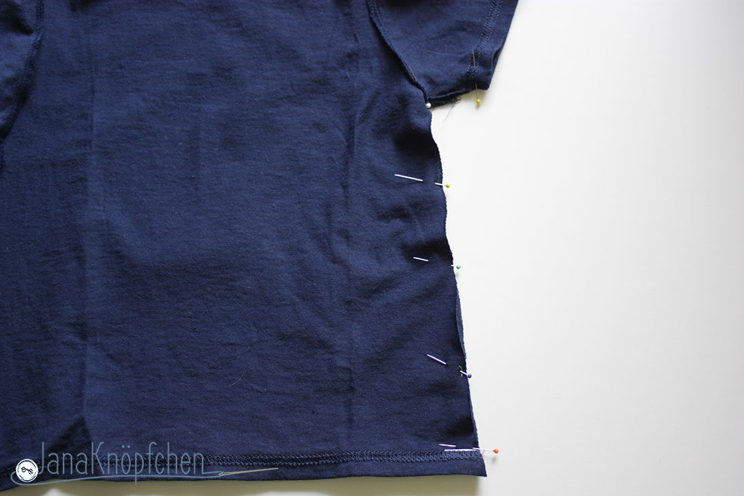 Tutorial upcycling t-shirt aus groß nähe klein. Seitennähte nähen. JanaKnöpfchen Nähen für Jungs