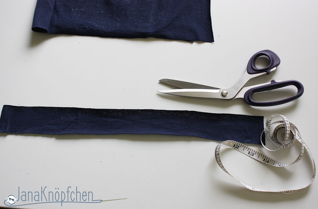 Tutorial upcycling t-shirt aus groß nähe klein. Halsbund zuschneiden. JanaKnöpfchen Nähen für Jungs
