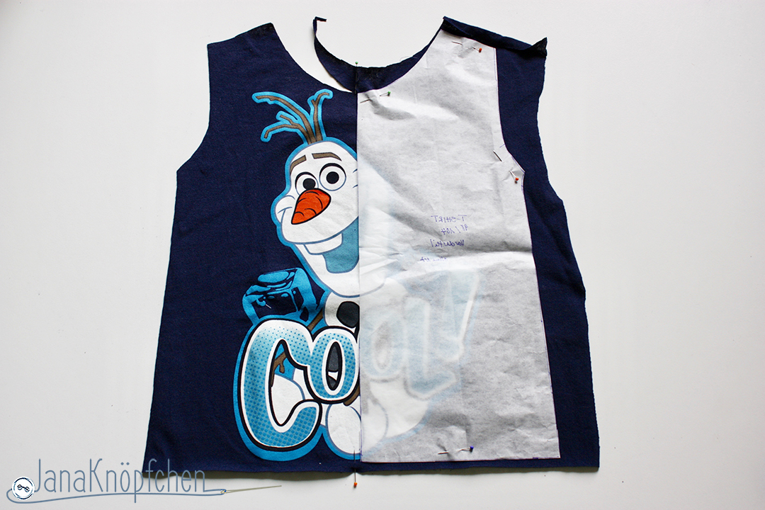 Tutorial upcycling t-shirt aus groß nähe klein. Vorderteil zuschneiden. JanaKnöpfchen Nähen für Jungs