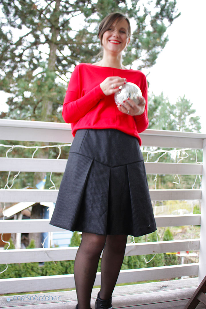 Weihnachtsoutfit mit selbstgenähtem Kellerfalten Rock aus Burda Style - Outtake. JanaKnöpfchen - Nähen für Jungs