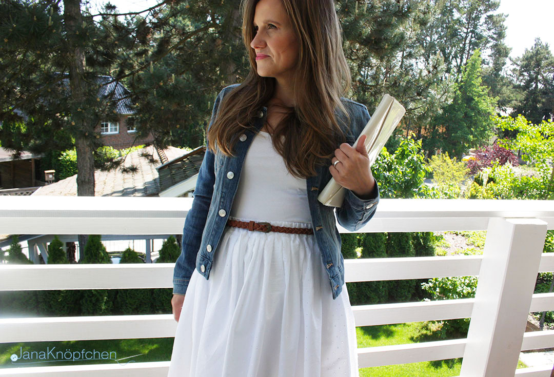 Blogpost für den kurzen selbstgenähten Faltenrock - Outfitbild. JanaKnöpfchen - Nähen für Jungs