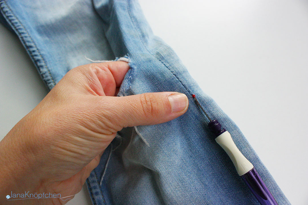 Tutorial wie flicke ich eine Jeans? Zuerst die Seitennaht öffnen mit einem Nahttrenner. JanaKnöpfchen - Nähen für Jungs