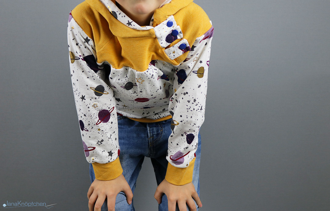 Selbstgenähter Weltraumhoodie Letz Knöpf für Jungs. JanaKnöpfchen - Nähen für Jungs