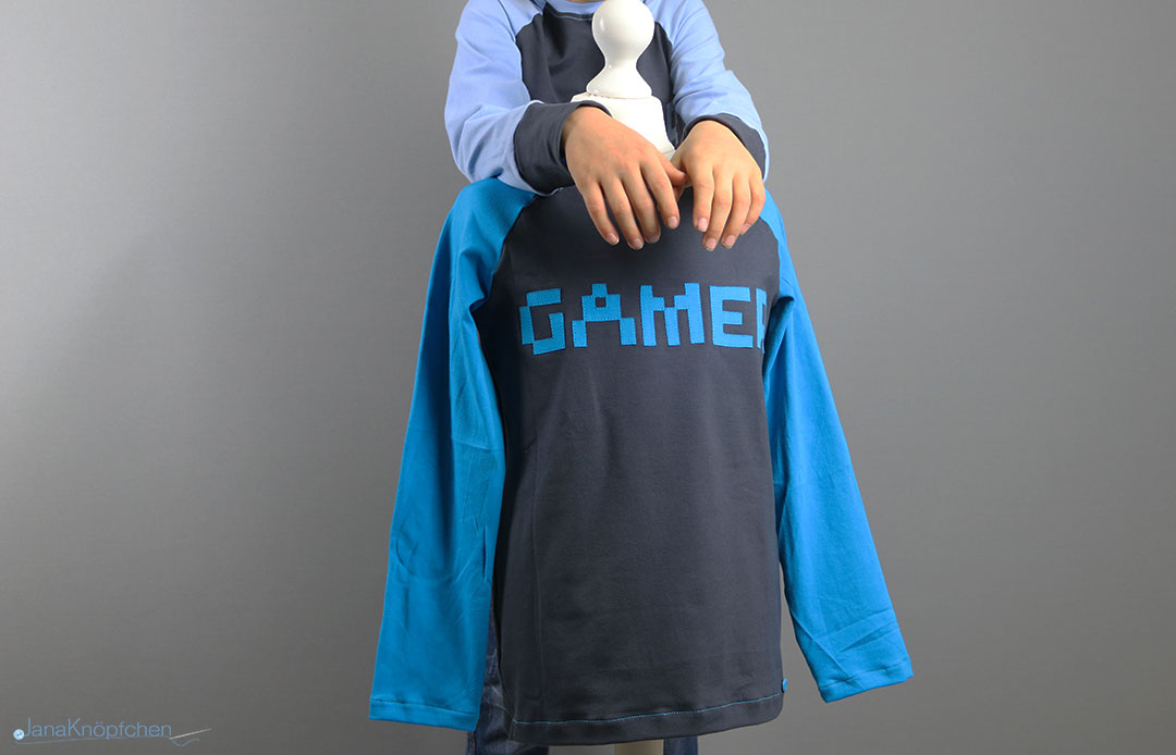 Blogpost die selbstgenähten Gamer-Shirts für Jungs. JanaKnöpfchen - Nähen für Jungs