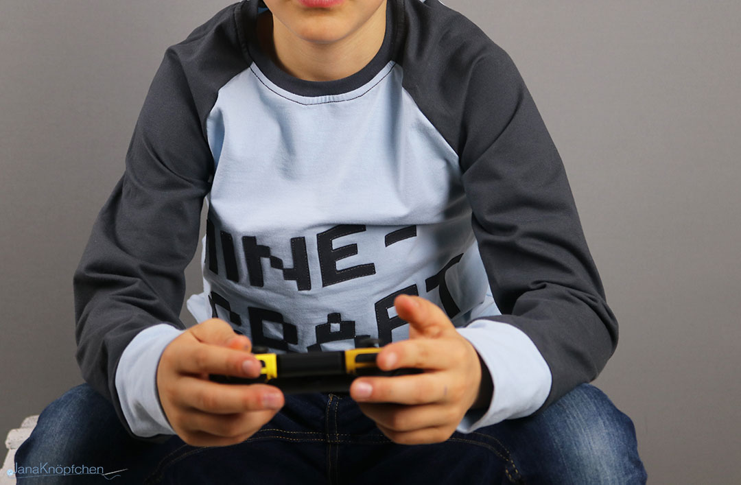 Blogpost selbstgenähte Minecraft-Shirt für kleine große Gamer. JanaKnöpfchen - Nähen für Jungs