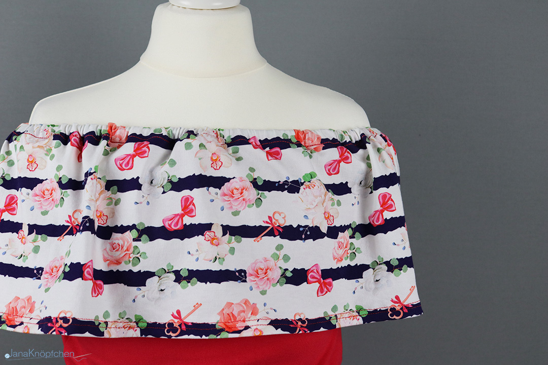 Blogpost schulterfreies Kleid mit Leggings nähen. JanaKnöpfchen - Nähen für Jungs
