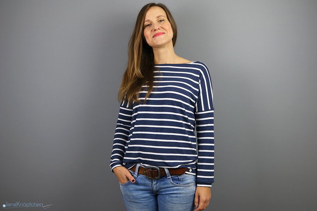 Blogbeitrag zur selbstgenähten Frau Karla anlässlich des #12ausdemstoffregal. JanaKnöpfchen - Nähen für Jungs