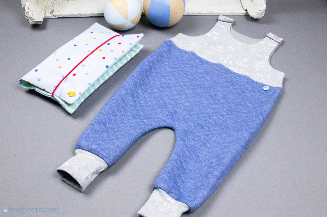 Blogpost Babystrampler nähen mit Wickelutensilo als Geschenk zur Geburt. JanaKnöpfchen - Nähen für Jungs