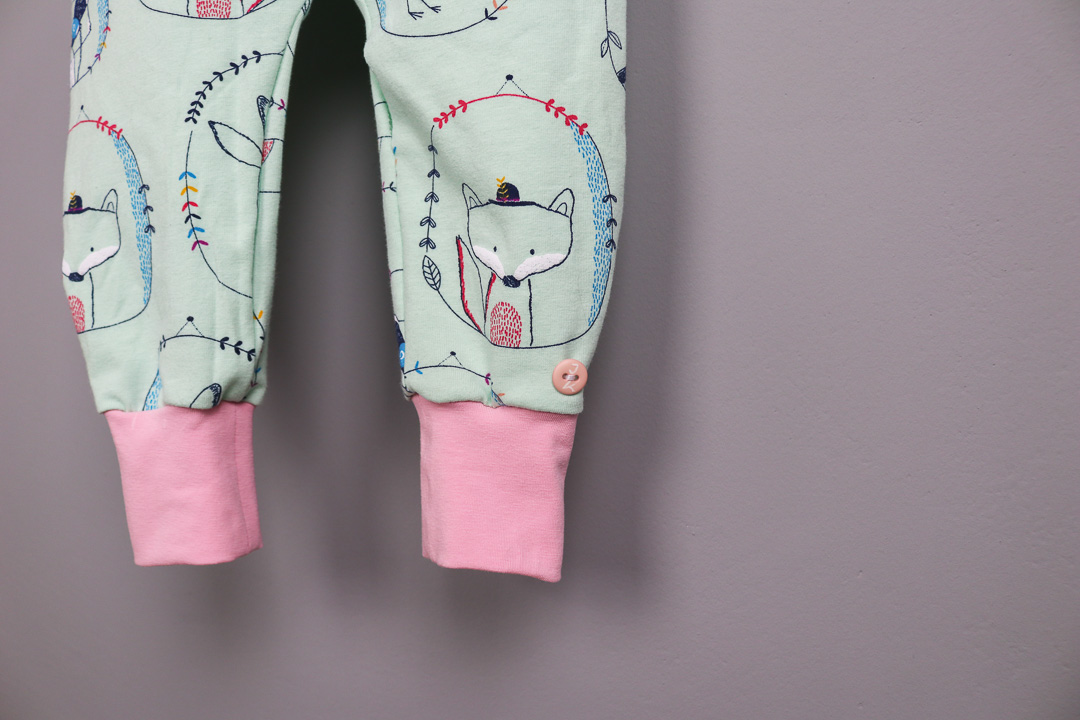 handmade Babystampler mit Tieren für Mädchen in Größe 68. JanaKnöpfchen-Shop. Selbstgenähte Baby- und Kinderkleidung
