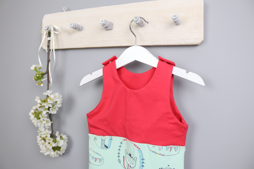 handmade Babystampler mit Tieren für Mädchen in Größe 68. JanaKnöpfchen-Shop. Selbstgenähte Baby- und Kinderkleidung