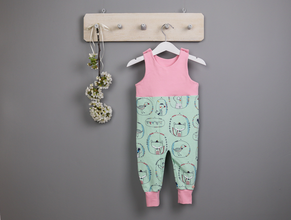 handmade Babystampler mit Tieren für Mädchen in Größe 68. JanaKnöpfchen-Shop. Selbstgenähte Baby- und Kinderkleidung