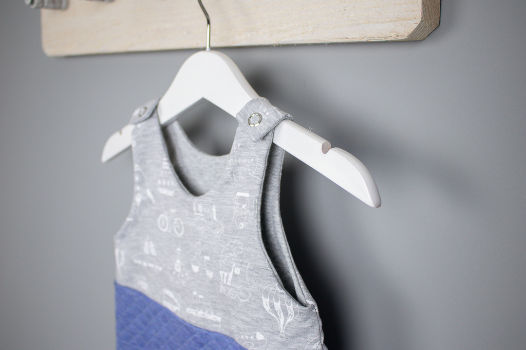 Handmade Babystrampler Gr. 62 für Jungs - Fahrzeuge. JanaKnöpfchen-Shop. Selbstgenähte Baby- und Kinderkleidung