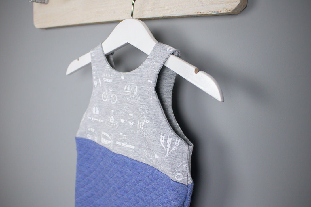 Handmade Babystrampler Gr. 62 für Jungs - Fahrzeuge. JanaKnöpfchen-Shop. Selbstgenähte Baby- und Kinderkleidung