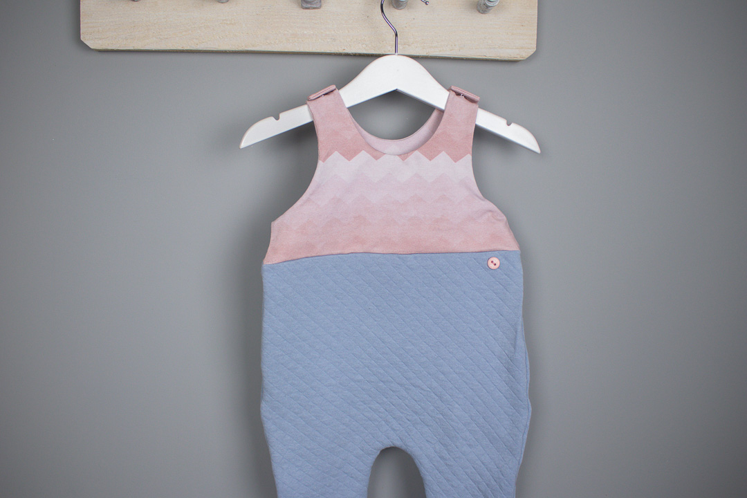 Handmade Babystrampler Gr. 62 für Mädchen - JanaKnöpfchen-Shop. Selbstgenähte Baby- und Kinderkleidung