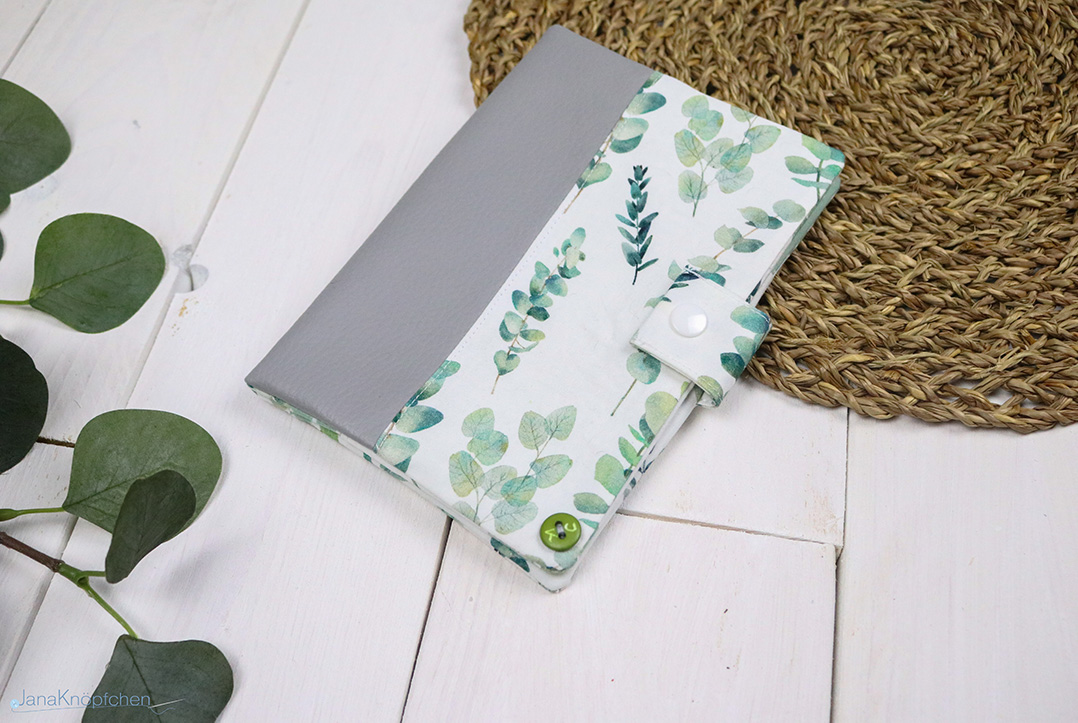 Blogpost Mutterpasshülle nähen mit Lasche und Druckknopf. JanaKnöpfchen - Nähen für Jungs