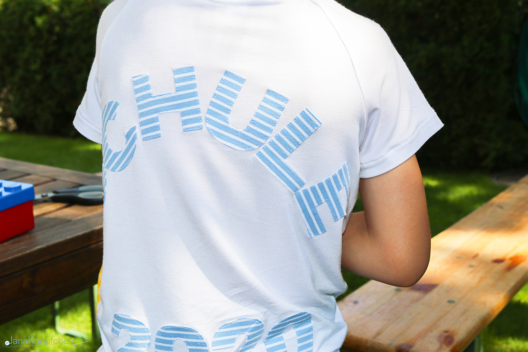 Applikation auf dem T-Shirt für die Einschulung. JanaKnöpfchen - Nähen für Jungs