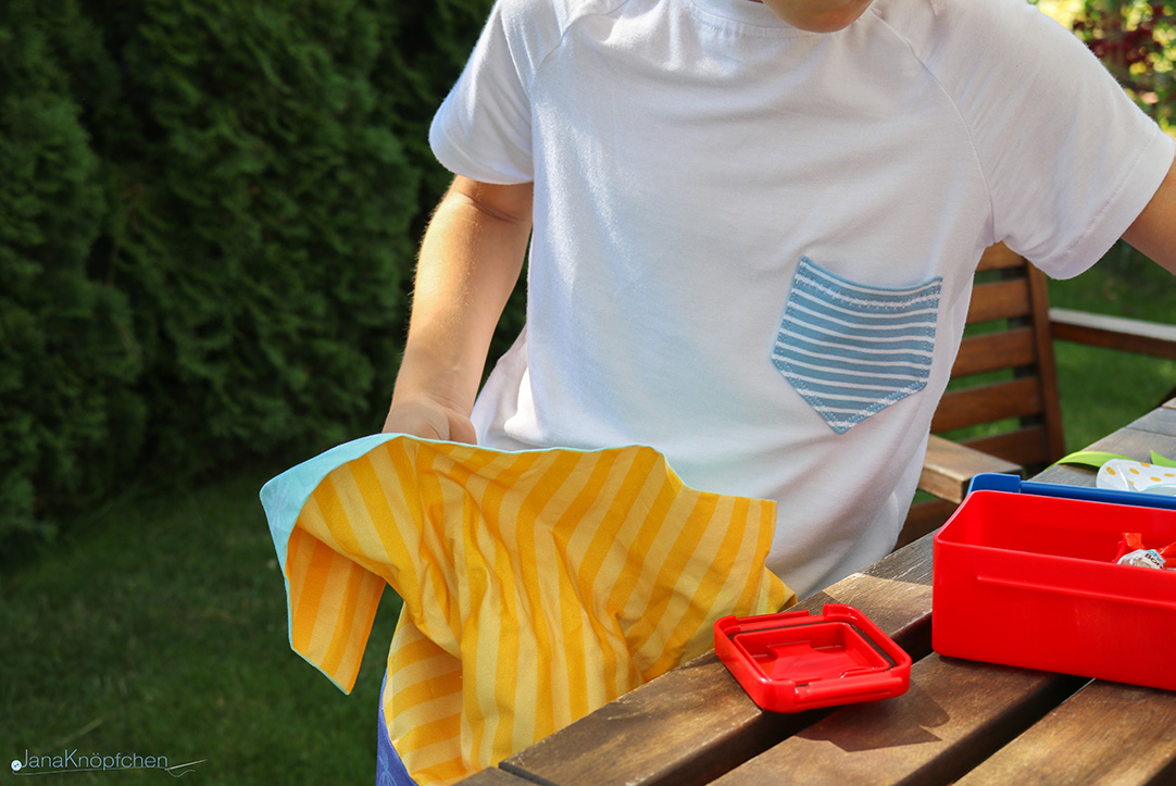 Tragebild des selbstgenähten T-Shirts für die Einschulung. JanaKnöpfchen - Nähen für Jungs