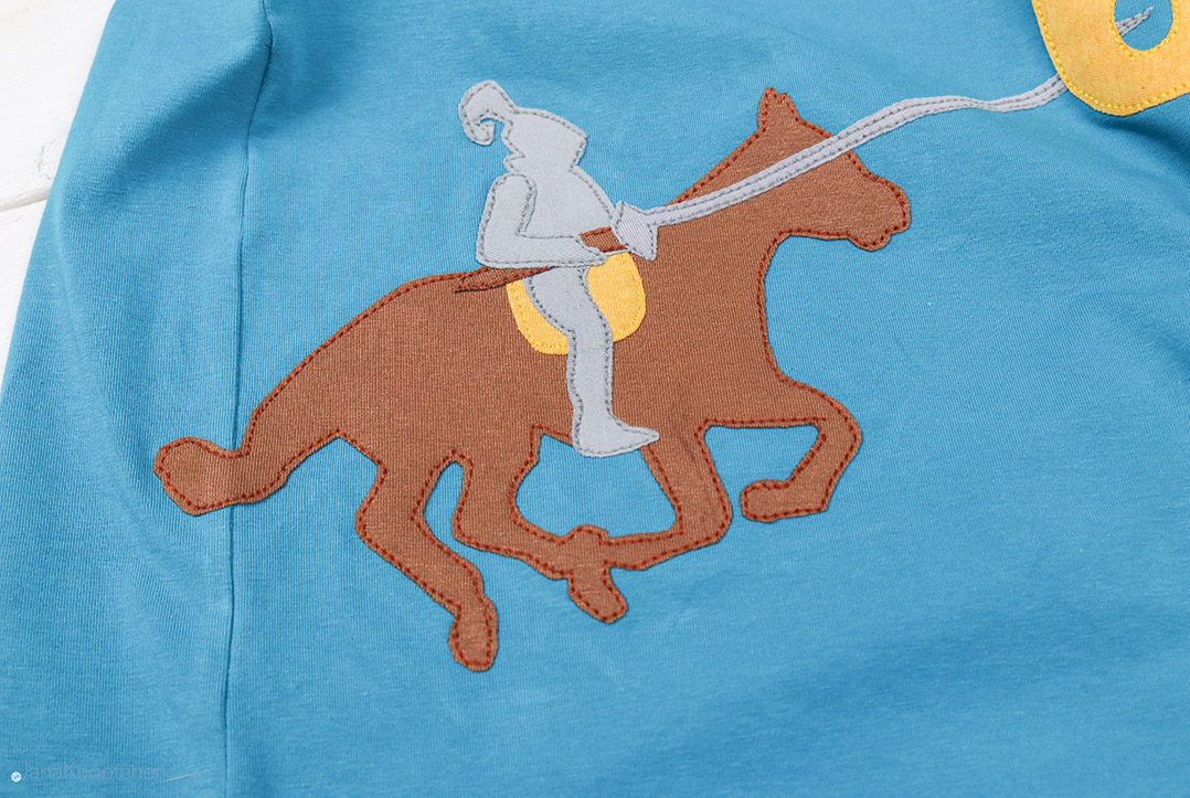 Ritter mit Lanze auf Shirt appliziert. JanaKnöpfchen - Nähen für Jungs