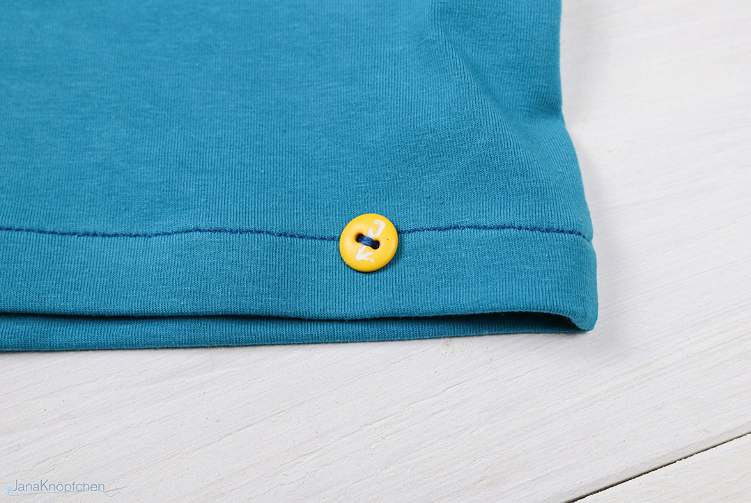 Label JanaKnöpfchen an selbstgenähtem Shirt für Jungs