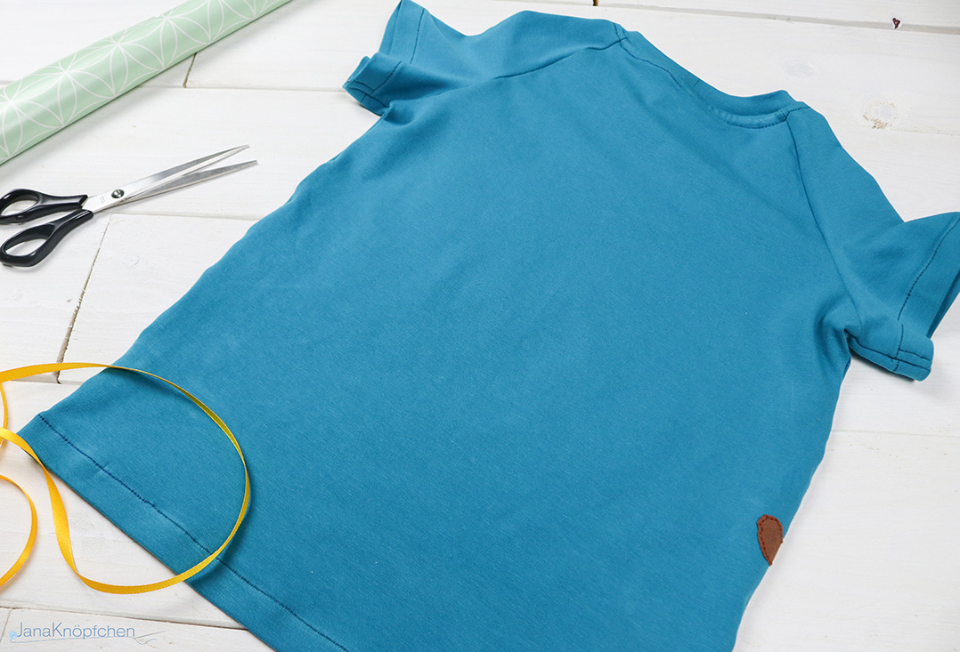Rückseite des selbstgenähten Geburtstagsshirt Ritter. JanaKnöpfchen - Nähen für Jungs