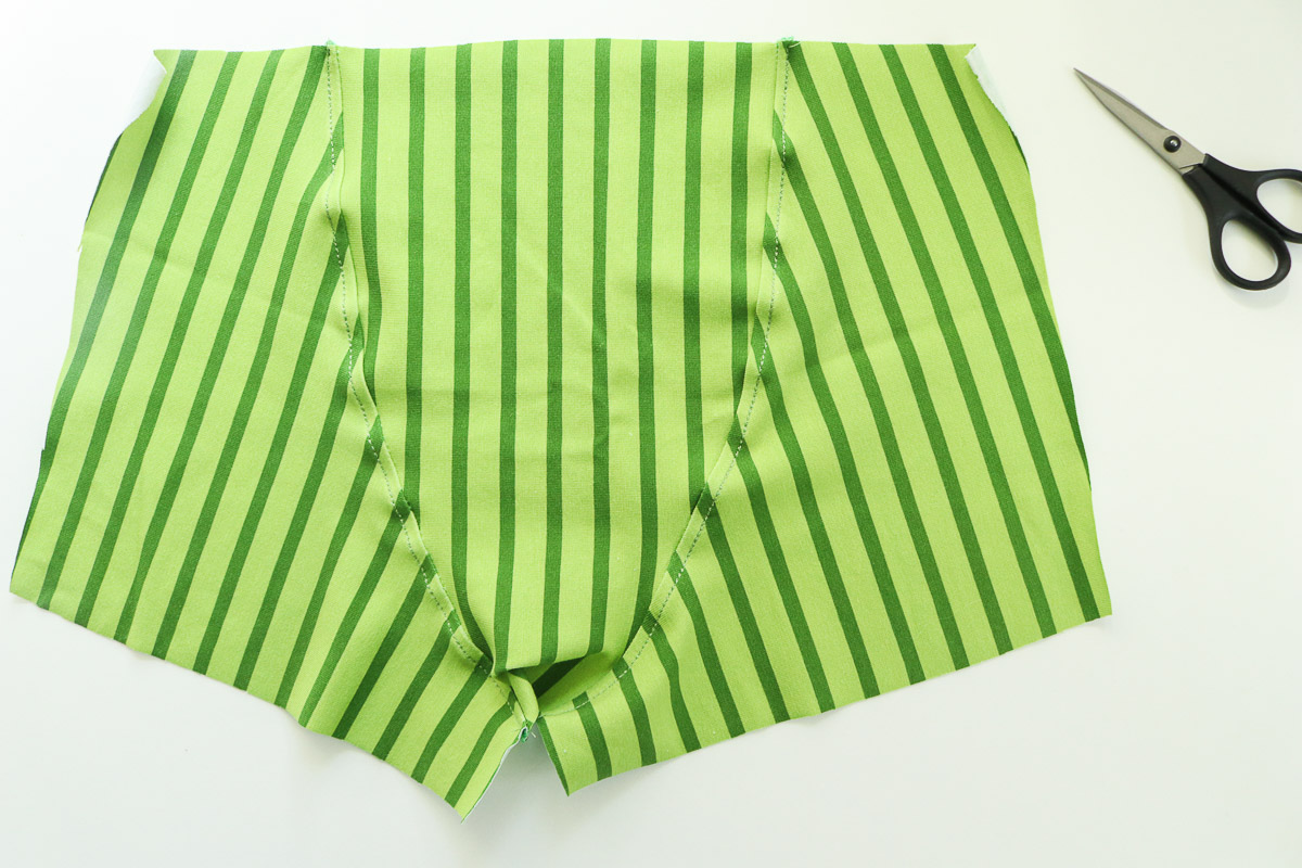 Fertige hintere Hose der Boxershorts. JanaKnöpfchen - Nähen für Jungs