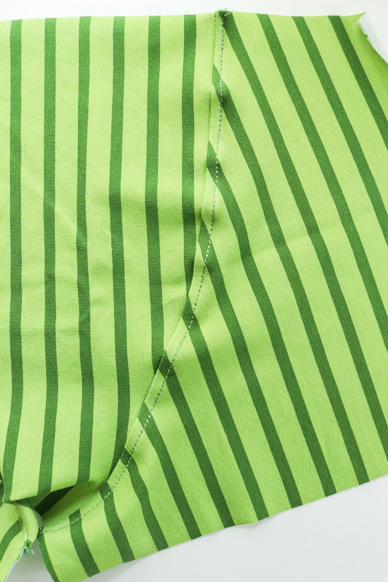 Detailansicht Naht der hinteren Boxershortshose. JanaKnöpfchen - Nähen für Jungs