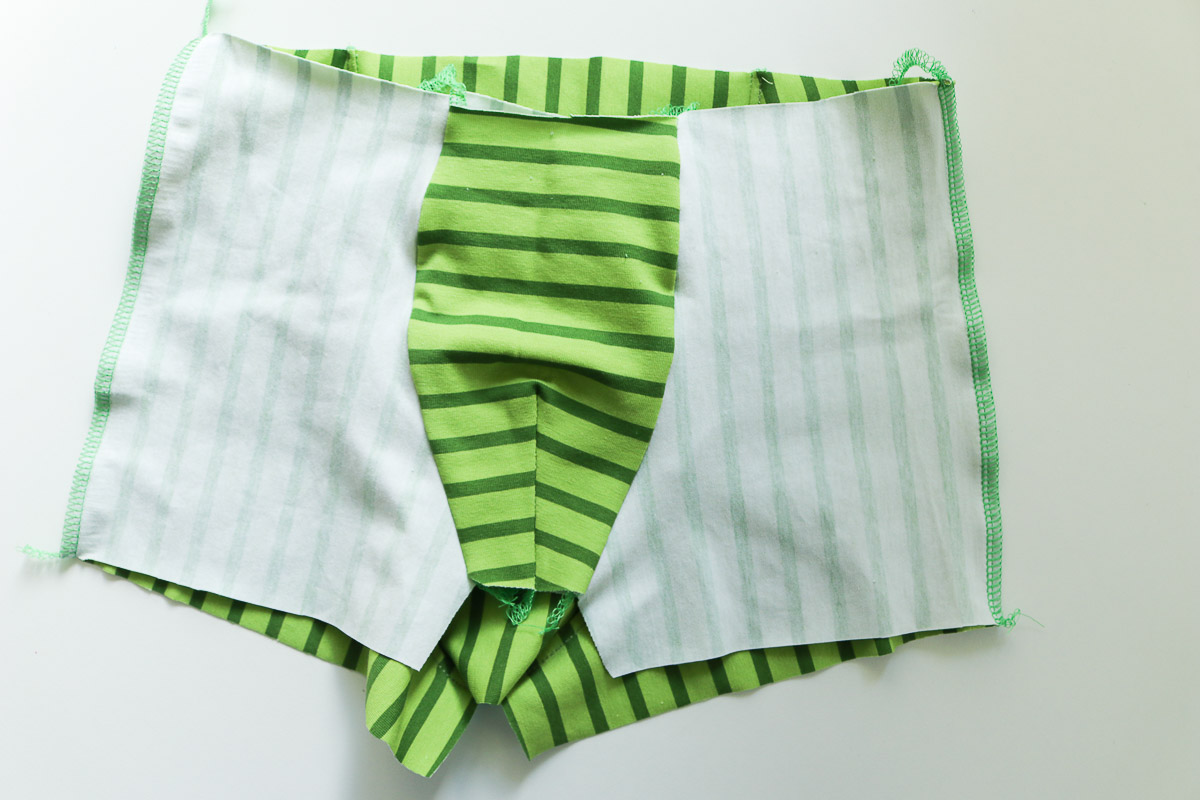 Fertig zusammengenähte Boxershorts. JanaKnöpfchen - Nähen für Jungs