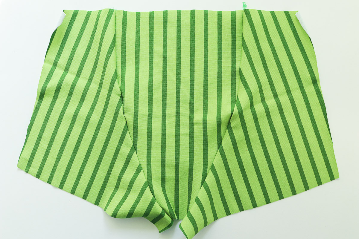 Hinters Boxershortteil fast fertig. JanaKnöpfchen - Nähen für Jungs