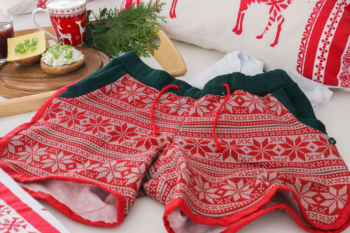 Blogbeitrag Resteverwertung Weihnachtsshorts nähen. JanaKnöpfchen - Nähen für Jungs