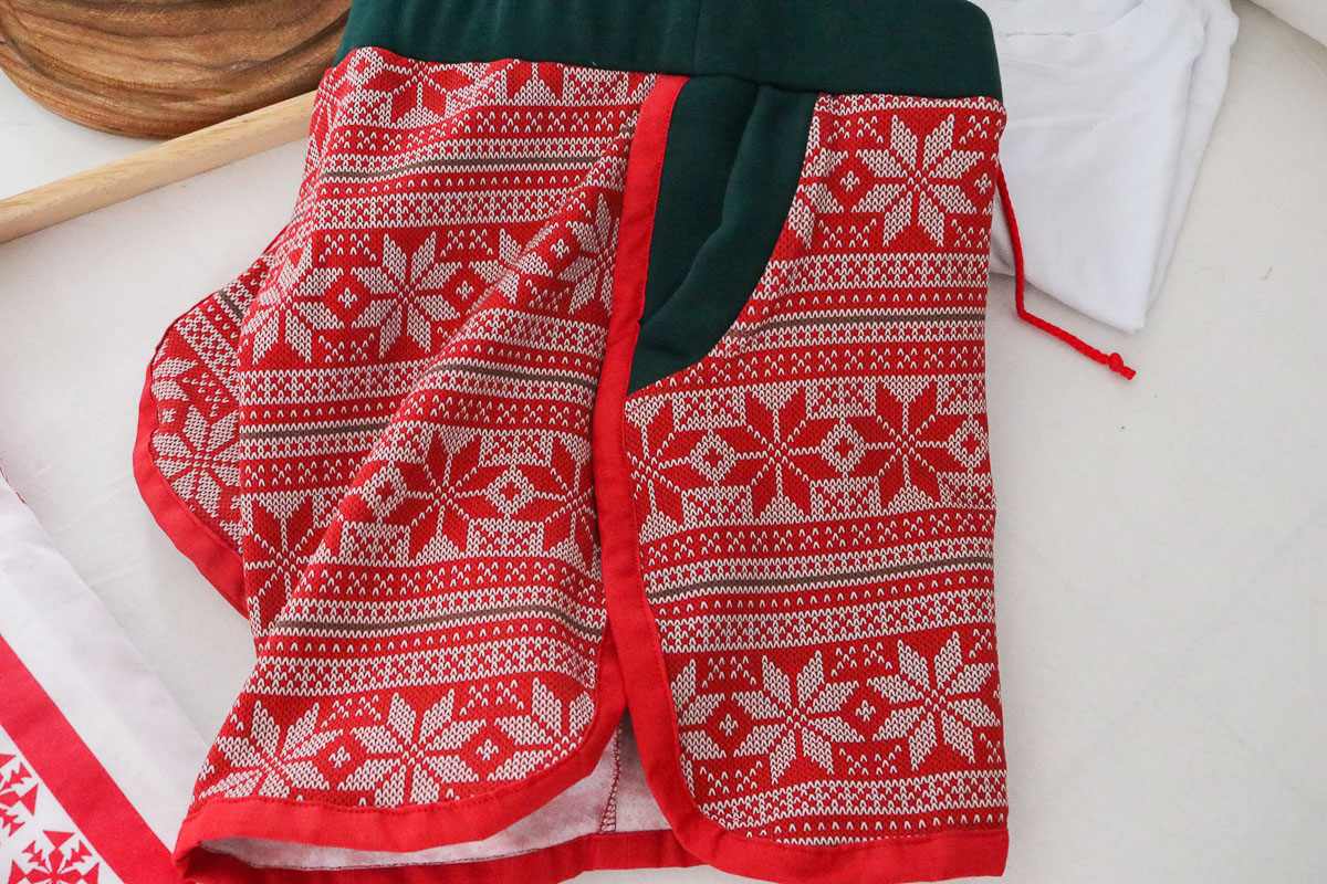 Einfassung einer selbstgenähten Shorts. JanaKnöpfchen - Nähen für Jungs