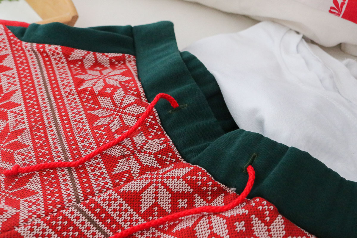 Kordeln an der Weihnachtsshorts. JanaKnöpfchen - Nähen für Jungs