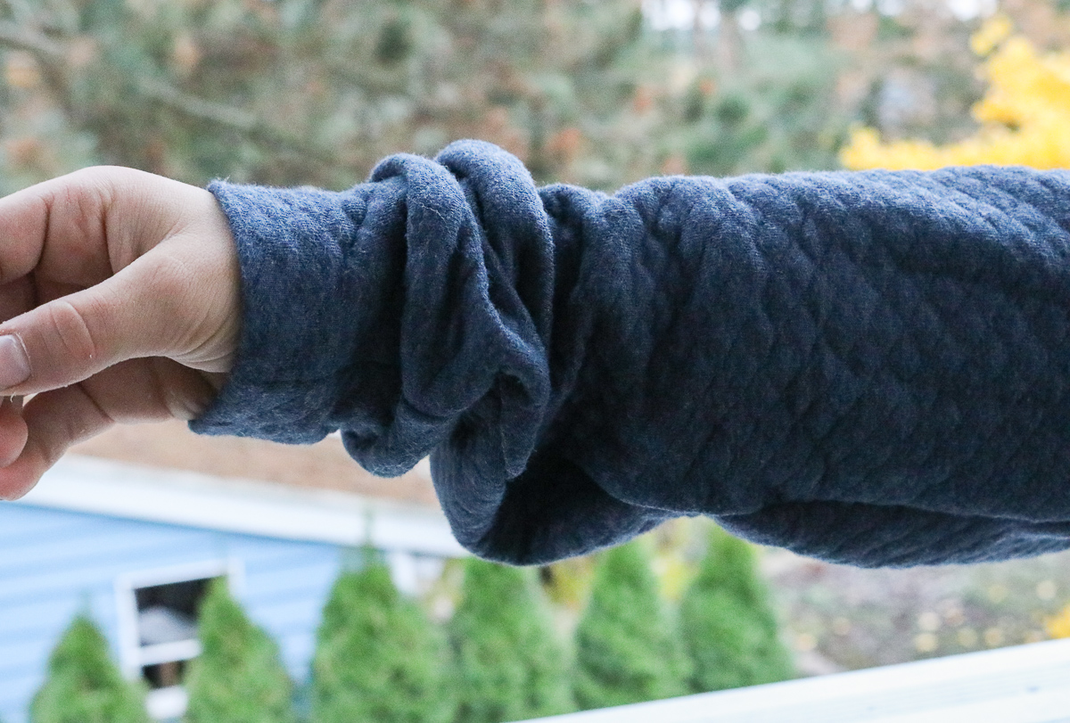 Ärmel des selbstgenähten Hoodies. JanaKnöpfchen - Nähen für Jungs